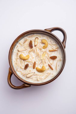 Semiya payasam ya da shewai Khir veya sewai Khir, Hint tatlısı, vermicelli, süt, ghee, şeker ya da jaggery, üzümlü ve fındıklı.