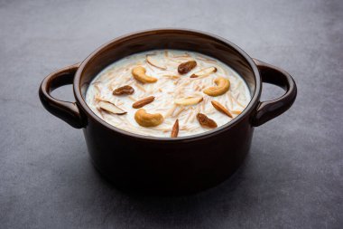 Semiya payasam ya da shewai Khir veya sewai Khir, Hint tatlısı, vermicelli, süt, ghee, şeker ya da jaggery, üzümlü ve fındıklı.