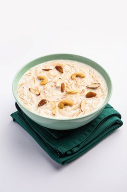 Semiya payasam ya da shewai Khir veya sewai Khir, Hint tatlısı, vermicelli, süt, ghee, şeker ya da jaggery, üzümlü ve fındıklı.