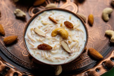 Semiya payasam ya da shewai Khir veya sewai Khir, Hint tatlısı, vermicelli, süt, ghee, şeker ya da jaggery, üzümlü ve fındıklı.