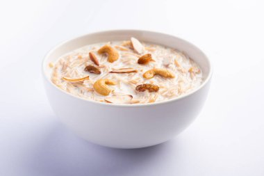 Semiya payasam ya da shewai Khir veya sewai Khir, Hint tatlısı, vermicelli, süt, ghee, şeker ya da jaggery, üzümlü ve fındıklı.