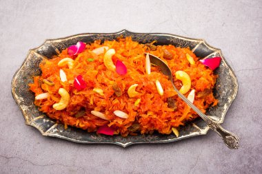 Gajar halwa (ayrıca Gajorer halua, gajrela, gajar pak, ve havuç bazlı tatlı puding olarak da bilinir), Hindistan 'da bulunan bir tatlıdır.