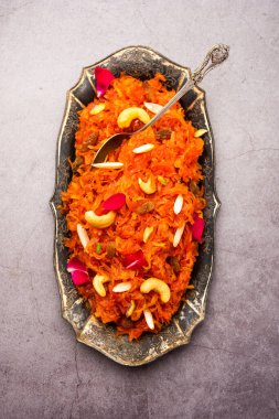 Gajar halwa (ayrıca Gajorer halua, gajrela, gajar pak, ve havuç bazlı tatlı puding olarak da bilinir), Hindistan 'da bulunan bir tatlıdır.