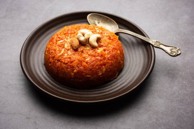 Gajar halwa (ayrıca Gajorer halua, gajrela, gajar pak, ve havuç bazlı tatlı puding olarak da bilinir), Hindistan 'da bulunan bir tatlıdır.