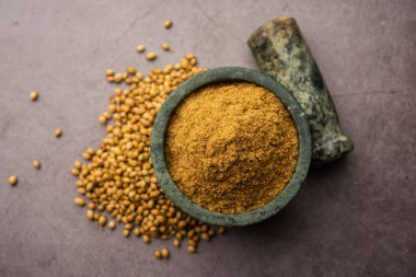 Hint baharat yığını kişniş tozu ya da Dhaniya tozu ya da Çin maydanozu kurutulmuş tohumları, seçici odak noktası