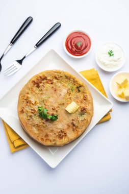 Aloo paratha ya da Gobi paratha olarak da bilinir. Hindistan 'ın alt kıtasından gelen patates ya da karnabahar dolması.