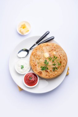 Aloo paratha ya da Gobi paratha olarak da bilinir. Hindistan 'ın alt kıtasından gelen patates ya da karnabahar dolması.