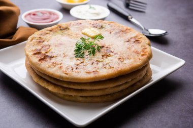 Aloo paratha ya da Gobi paratha olarak da bilinir. Hindistan 'ın alt kıtasından gelen patates ya da karnabahar dolması.