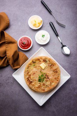 Aloo paratha ya da Gobi paratha olarak da bilinir. Hindistan 'ın alt kıtasından gelen patates ya da karnabahar dolması.