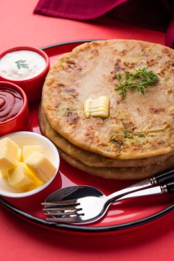 Aloo paratha ya da Gobi paratha olarak da bilinir. Hindistan 'ın alt kıtasından gelen patates ya da karnabahar dolması.