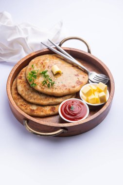 Aloo paratha ya da Gobi paratha olarak da bilinir. Hindistan 'ın alt kıtasından gelen patates ya da karnabahar dolması.