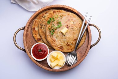 Aloo paratha ya da Gobi paratha olarak da bilinir. Hindistan 'ın alt kıtasından gelen patates ya da karnabahar dolması.