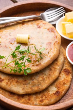 Aloo paratha ya da Gobi paratha olarak da bilinir. Hindistan 'ın alt kıtasından gelen patates ya da karnabahar dolması.