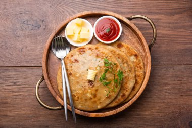 Aloo paratha ya da Gobi paratha olarak da bilinir. Hindistan 'ın alt kıtasından gelen patates ya da karnabahar dolması.