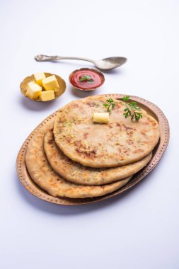 Aloo paratha ya da Gobi paratha olarak da bilinir. Hindistan 'ın alt kıtasından gelen patates ya da karnabahar dolması.