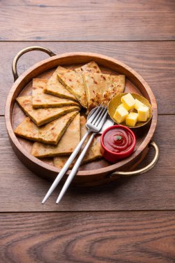 Aloo paratha ya da Gobi paratha olarak da bilinir. Hindistan 'ın alt kıtasından gelen patates ya da karnabahar dolması.