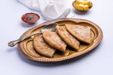 Aloo paratha ya da Gobi paratha olarak da bilinir. Hindistan 'ın alt kıtasından gelen patates ya da karnabahar dolması.