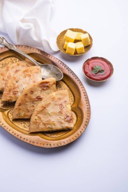 Aloo paratha ya da Gobi paratha olarak da bilinir. Hindistan 'ın alt kıtasından gelen patates ya da karnabahar dolması.