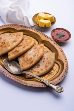 Aloo paratha ya da Gobi paratha olarak da bilinir. Hindistan 'ın alt kıtasından gelen patates ya da karnabahar dolması.