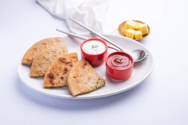 Aloo paratha ya da Gobi paratha olarak da bilinir. Hindistan 'ın alt kıtasından gelen patates ya da karnabahar dolması.