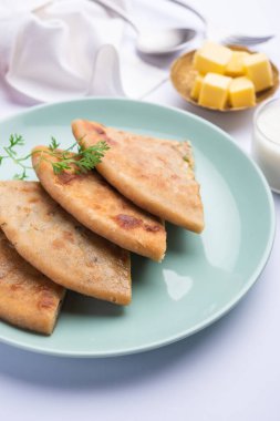 Aloo paratha ya da Gobi paratha olarak da bilinir. Hindistan 'ın alt kıtasından gelen patates ya da karnabahar dolması.