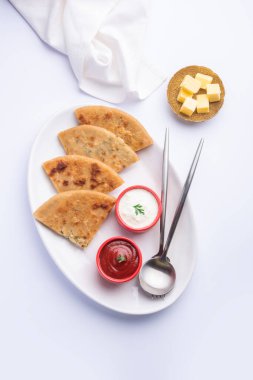 Aloo paratha ya da Gobi paratha olarak da bilinir. Hindistan 'ın alt kıtasından gelen patates ya da karnabahar dolması.