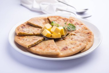 Aloo paratha ya da Gobi paratha olarak da bilinir. Hindistan 'ın alt kıtasından gelen patates ya da karnabahar dolması.