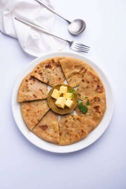 Aloo paratha ya da Gobi paratha olarak da bilinir. Hindistan 'ın alt kıtasından gelen patates ya da karnabahar dolması.