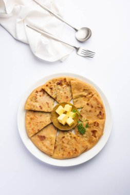Aloo paratha ya da Gobi paratha olarak da bilinir. Hindistan 'ın alt kıtasından gelen patates ya da karnabahar dolması.
