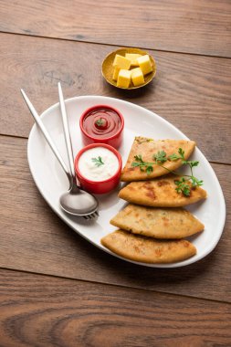 Aloo paratha ya da Gobi paratha olarak da bilinir. Hindistan 'ın alt kıtasından gelen patates ya da karnabahar dolması.