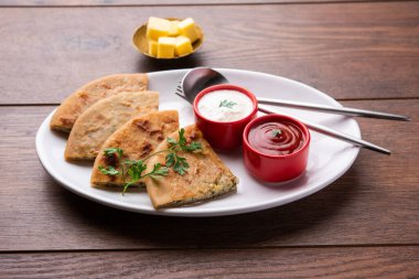 Aloo paratha ya da Gobi paratha olarak da bilinir. Hindistan 'ın alt kıtasından gelen patates ya da karnabahar dolması.