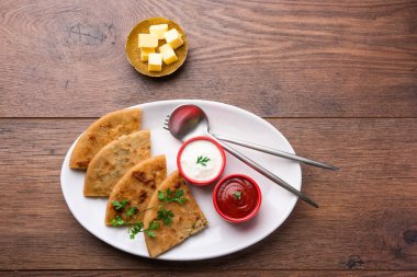 Aloo paratha ya da Gobi paratha olarak da bilinir. Hindistan 'ın alt kıtasından gelen patates ya da karnabahar dolması.