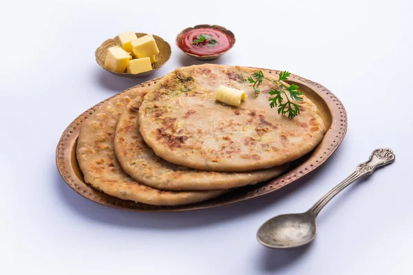 Aloo paratha ya da Gobi paratha olarak da bilinir. Hindistan 'ın alt kıtasından gelen patates ya da karnabahar dolması.