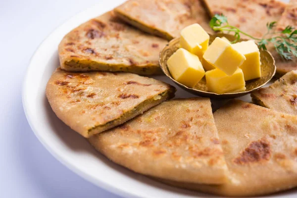 Aloo paratha ya da Gobi paratha olarak da bilinir. Hindistan 'ın alt kıtasından gelen patates ya da karnabahar dolması.