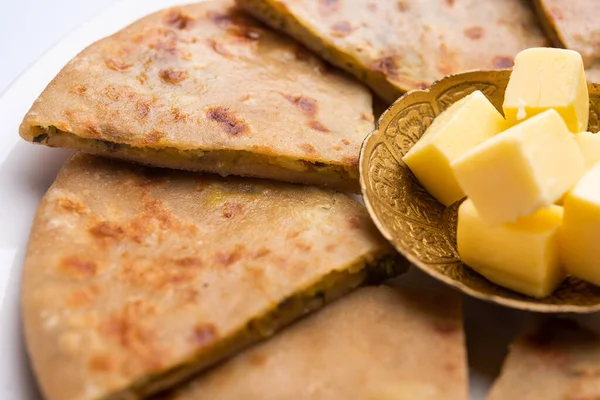 Aloo paratha ya da Gobi paratha olarak da bilinir. Hindistan 'ın alt kıtasından gelen patates ya da karnabahar dolması.