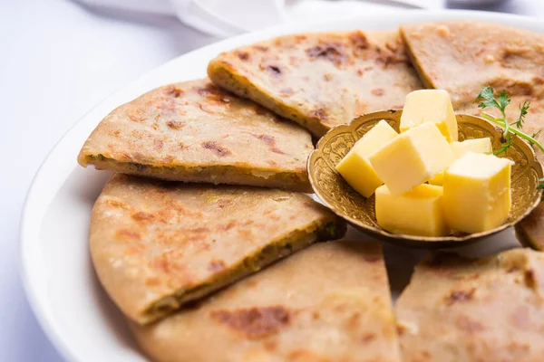 Aloo paratha ya da Gobi paratha olarak da bilinir. Hindistan 'ın alt kıtasından gelen patates ya da karnabahar dolması.