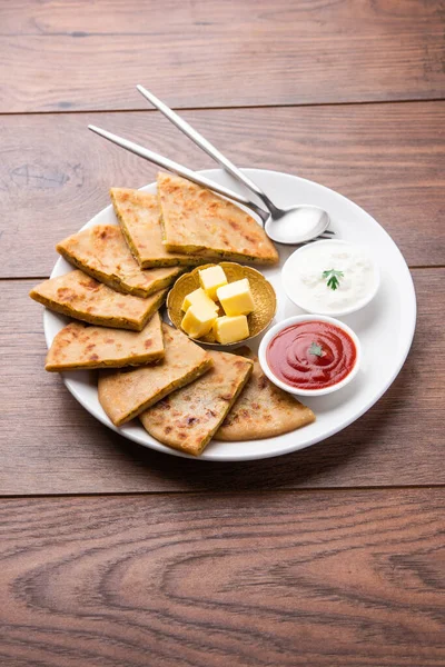 Aloo paratha ya da Gobi paratha olarak da bilinir. Hindistan 'ın alt kıtasından gelen patates ya da karnabahar dolması.