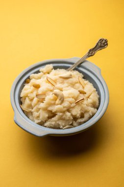 Suji ka halwa ya da rava sheera ya da ravyacha shira tatlı olarak sunulan bir Hint yemeğidir..