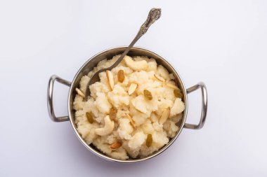 Suji ka halwa ya da rava sheera ya da ravyacha shira tatlı olarak sunulan bir Hint yemeğidir..