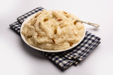 Suji ka halwa ya da rava sheera ya da ravyacha shira tatlı olarak sunulan bir Hint yemeğidir..