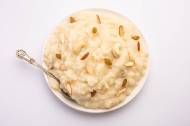 Suji ka halwa ya da rava sheera ya da ravyacha shira tatlı olarak sunulan bir Hint yemeğidir..