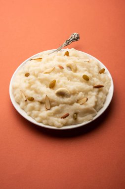 Suji ka halwa ya da rava sheera ya da ravyacha shira tatlı olarak sunulan bir Hint yemeğidir..