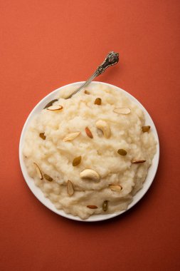 Suji ka halwa ya da rava sheera ya da ravyacha shira tatlı olarak sunulan bir Hint yemeğidir..