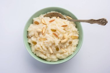Suji ka halwa ya da rava sheera ya da ravyacha shira tatlı olarak sunulan bir Hint yemeğidir..