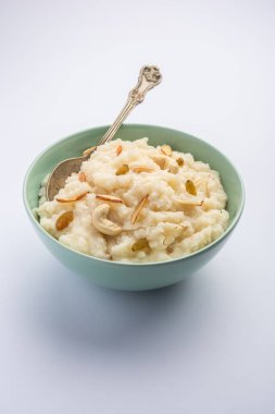 Suji ka halwa ya da rava sheera ya da ravyacha shira tatlı olarak sunulan bir Hint yemeğidir..
