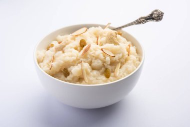Suji ka halwa ya da rava sheera ya da ravyacha shira tatlı olarak sunulan bir Hint yemeğidir..