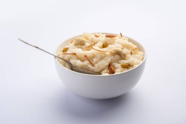 Suji ka halwa ya da rava sheera ya da ravyacha shira tatlı olarak sunulan bir Hint yemeğidir..
