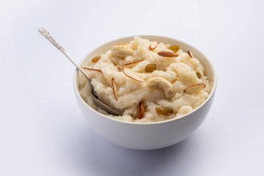 Suji ka halwa ya da rava sheera ya da ravyacha shira tatlı olarak sunulan bir Hint yemeğidir..