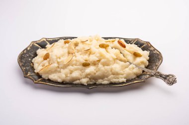 Suji ka halwa ya da rava sheera ya da ravyacha shira tatlı olarak sunulan bir Hint yemeğidir..