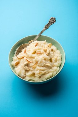 Suji ka halwa ya da rava sheera ya da ravyacha shira tatlı olarak sunulan bir Hint yemeğidir..